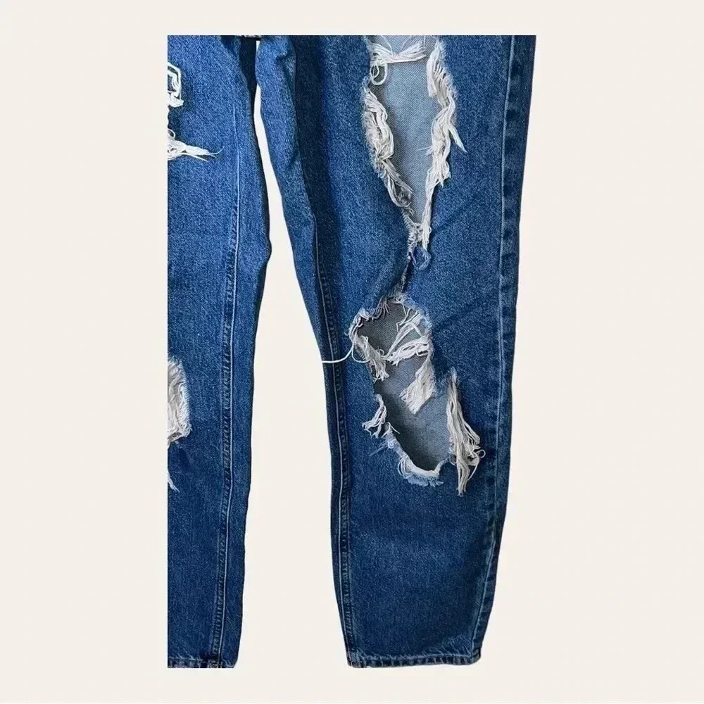 0131. BDG DISTRESSED MEDIUM‎ WASH DENIM JEANS SIZE 30
